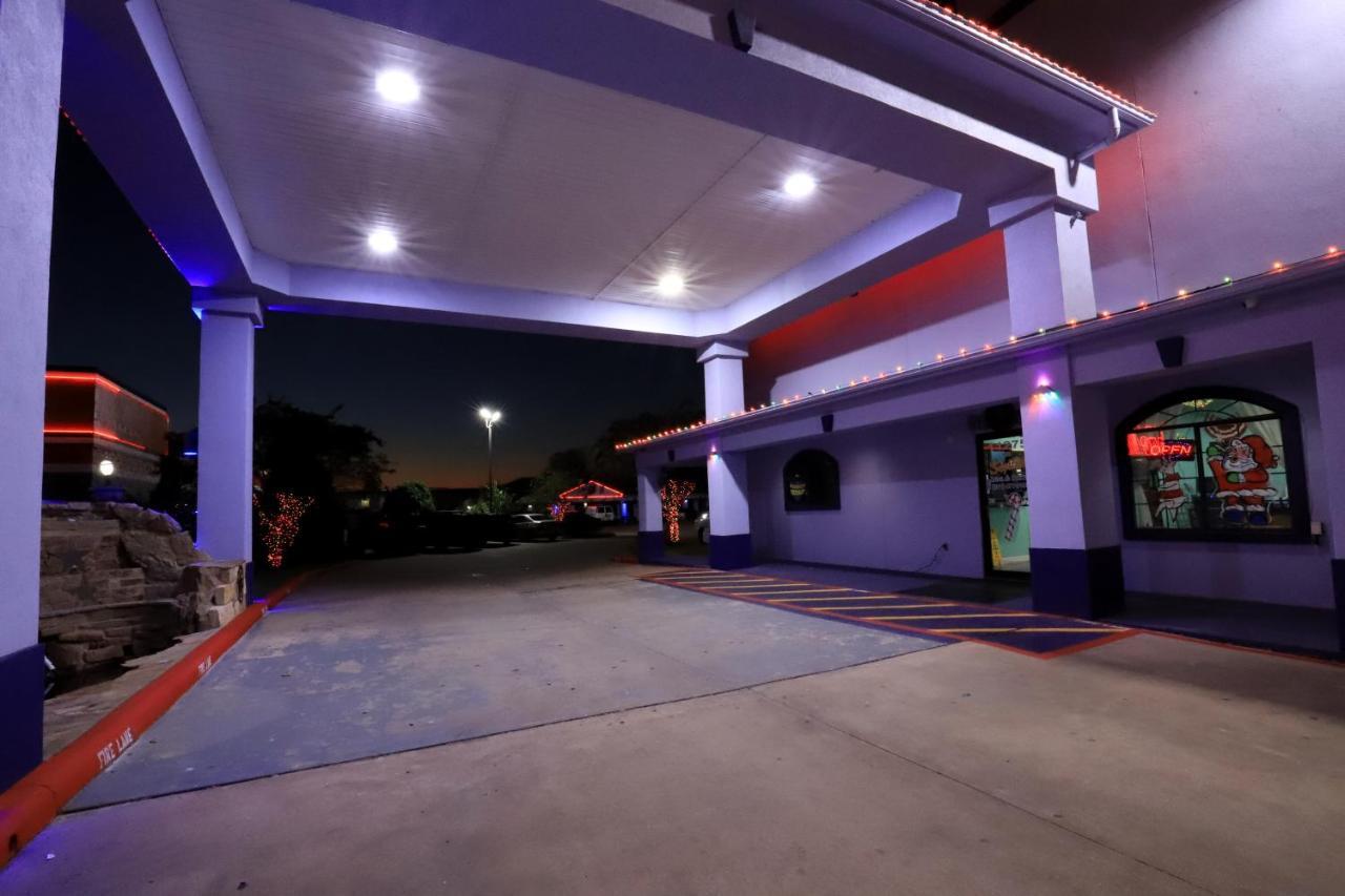 Scottish Inn And Suites Houston-Jones Road Экстерьер фото
